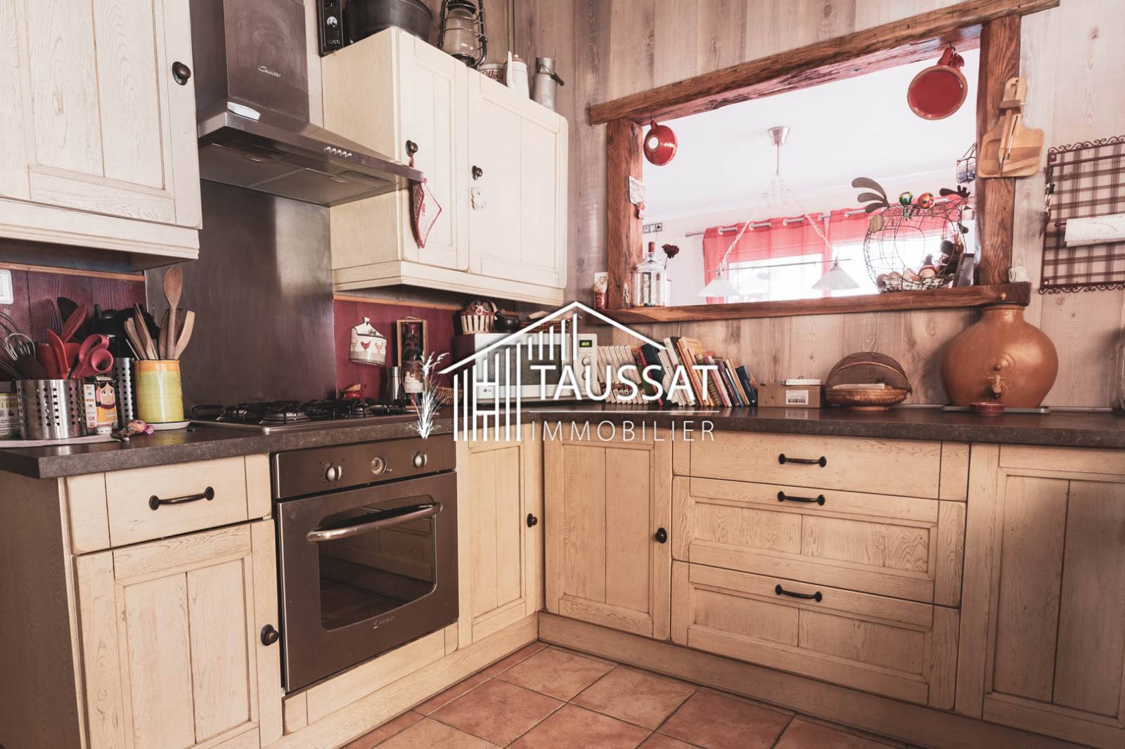 Maison typique du bassin dans le centre de Cassy