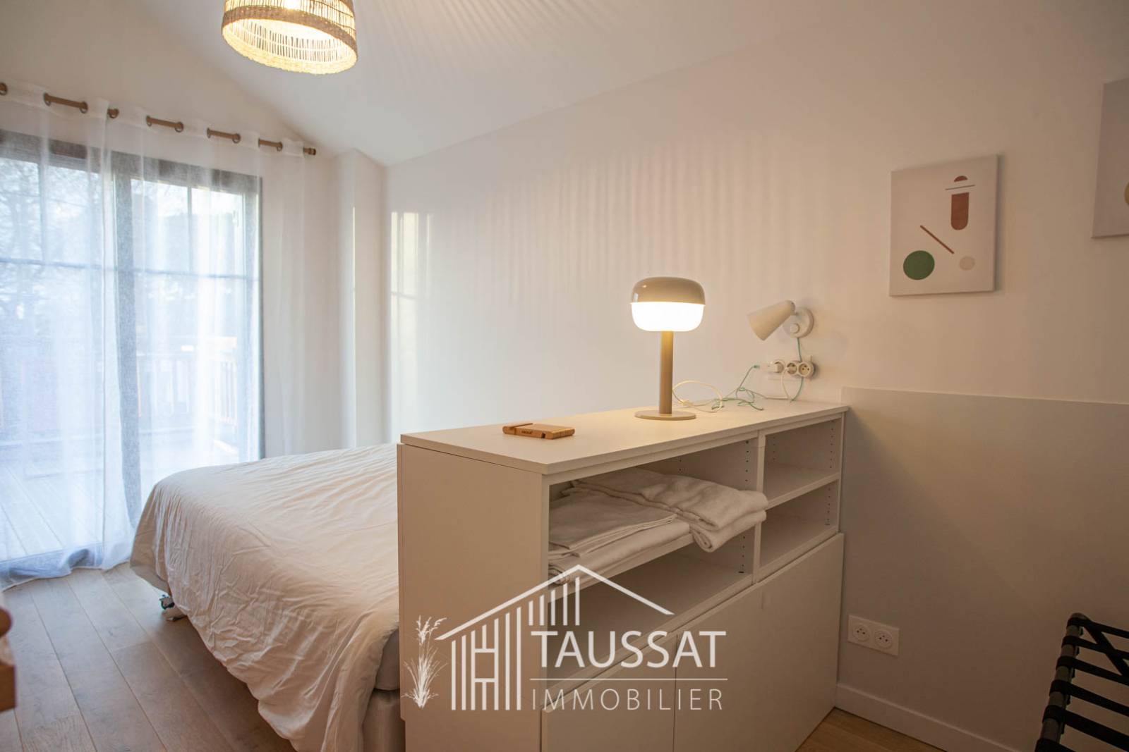 APPARTEMENT MEUBLE T2 EN DUPLEX-CASSY CENTRE