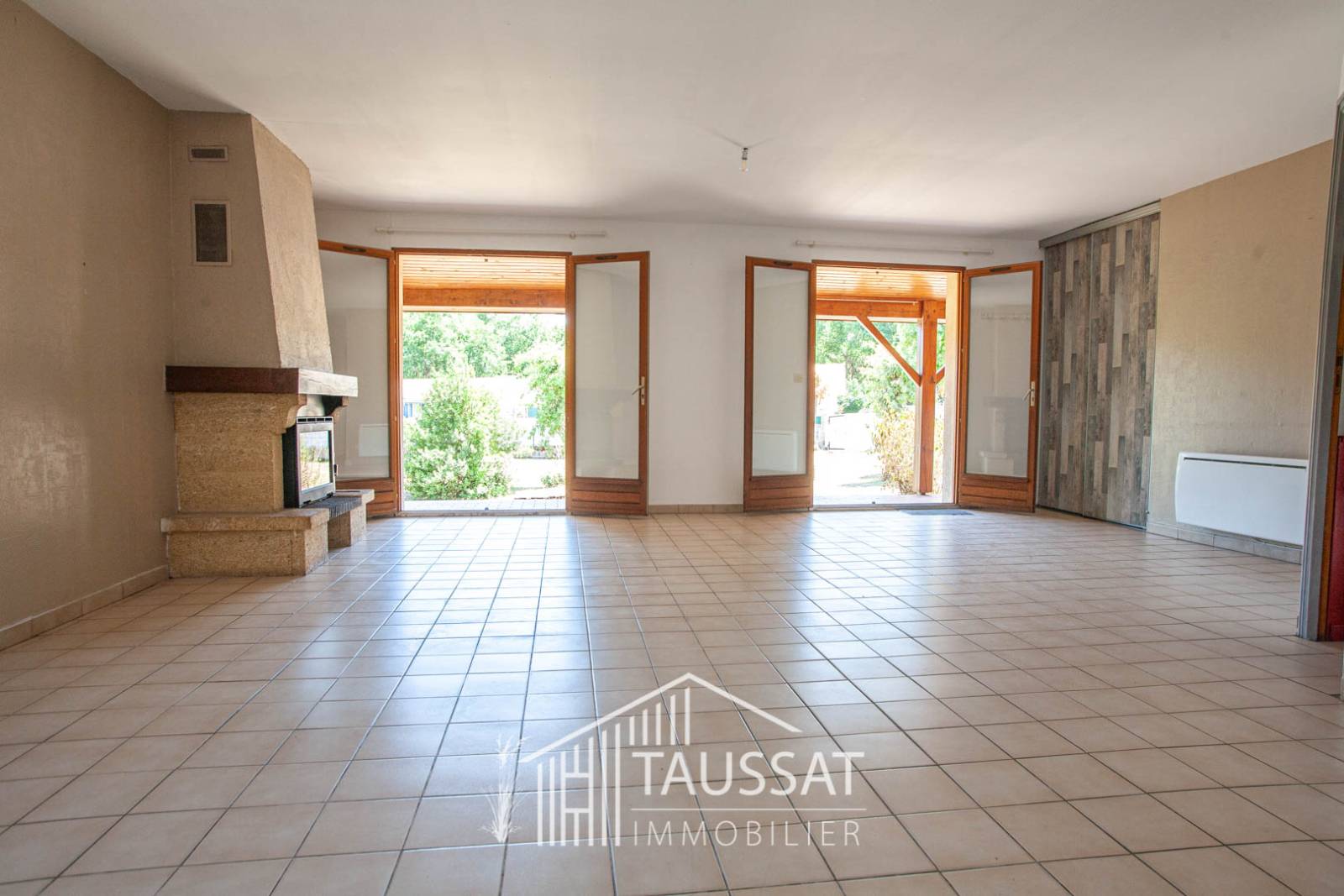 MAISON T4 AVEC GRAND JARDIN PISCINABLE- CASSY