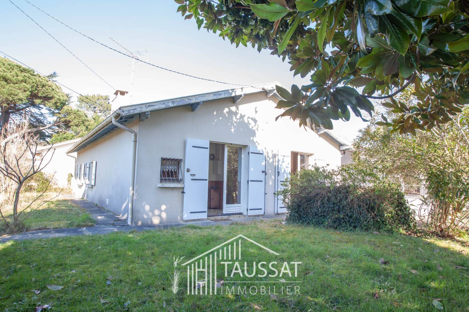 MAISON 3 CHAMBRES ANNEXE ET GARAGE - CASSY