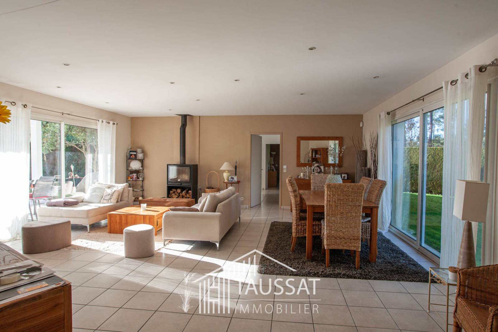 VILLA 4 CHAMBRES AVEC PISCINE _ GOLF DE CASSY