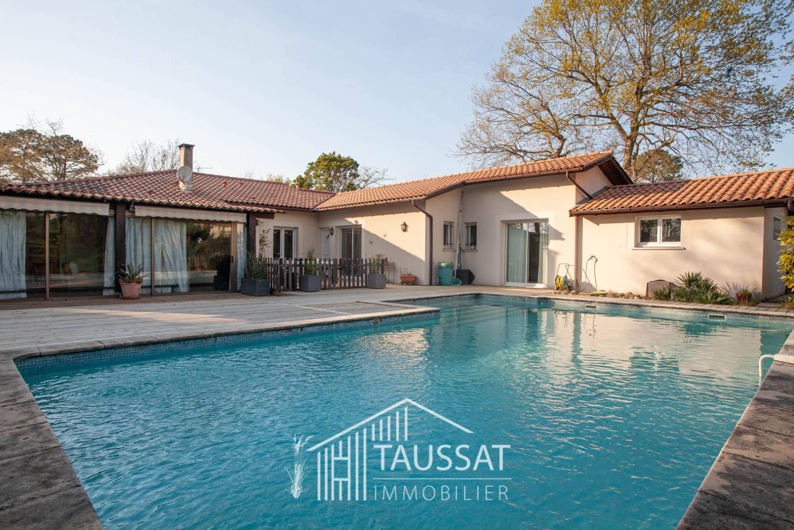 MAISON 183 m2 sur 1772 m2 AVEC PISCINE ET GARAGE - CASSY