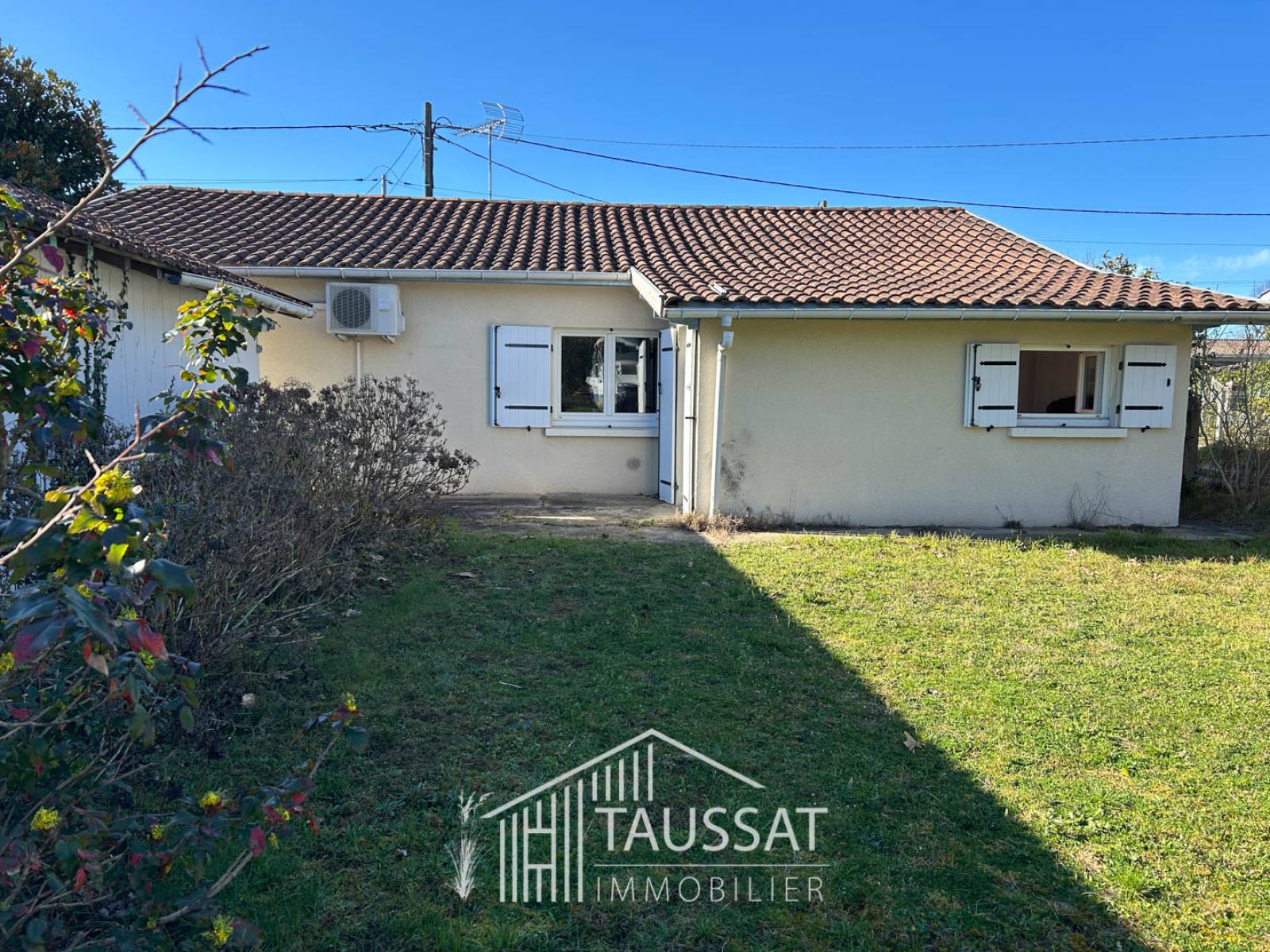 MAISON 3 CHAMBRES ANNEXE ET GARAGE - CASSY