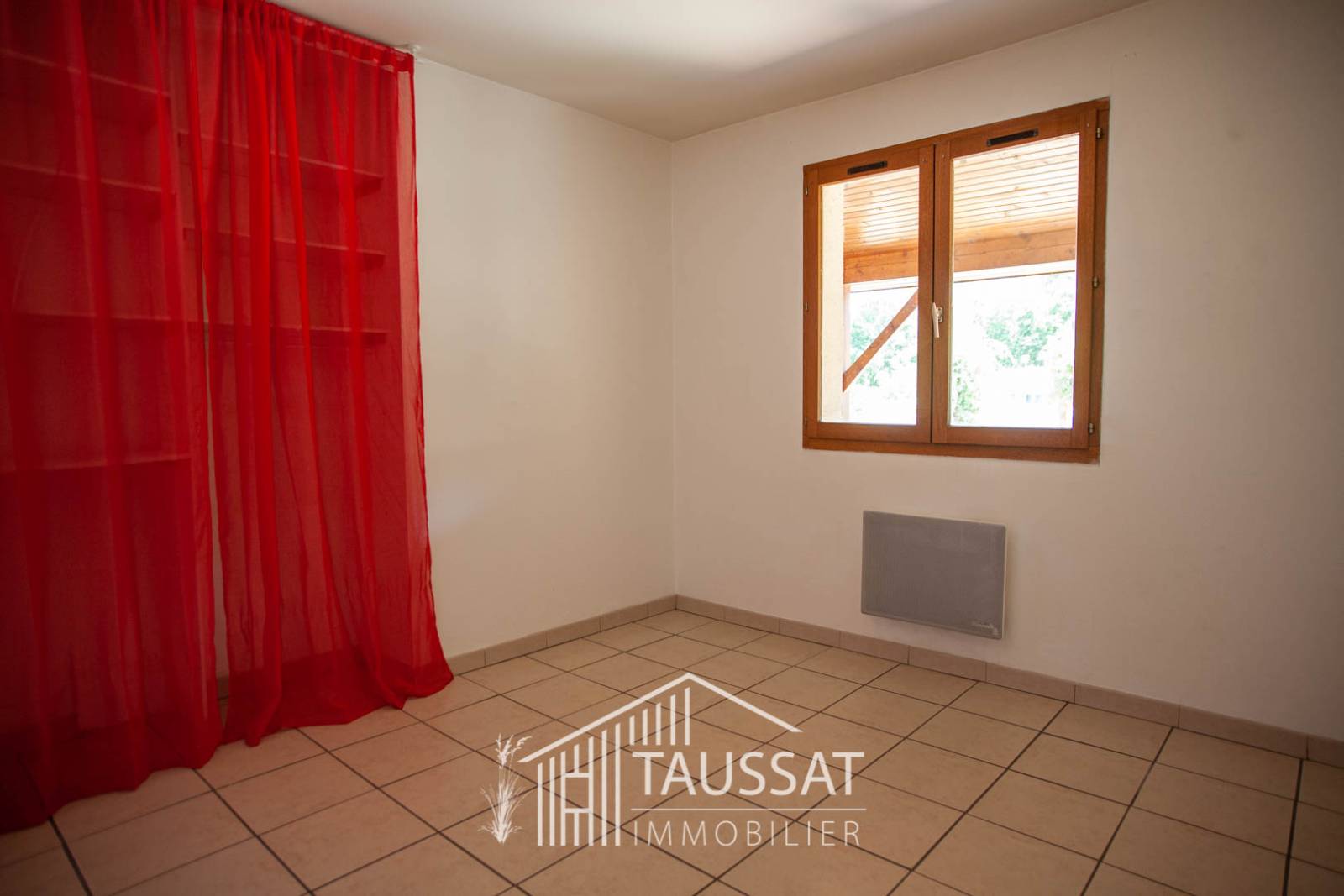 MAISON T4 AVEC GRAND JARDIN PISCINABLE- CASSY