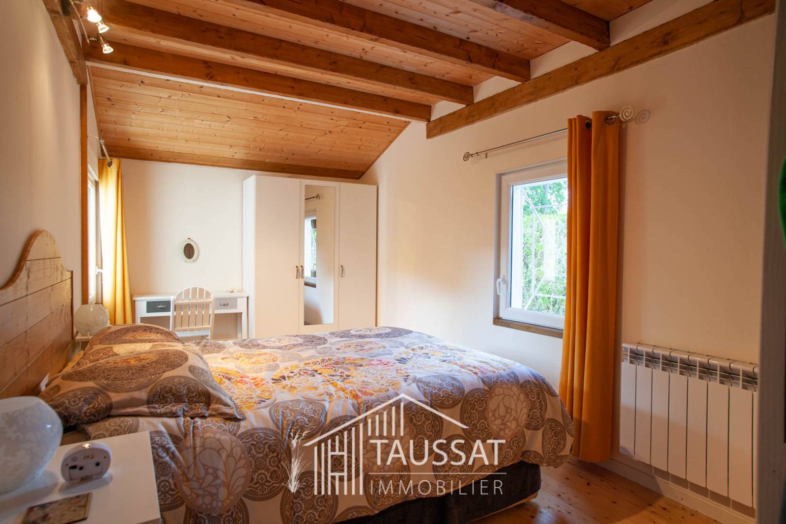 MAISON 3 CHAMBRES AVEC PISCINE - CASSY