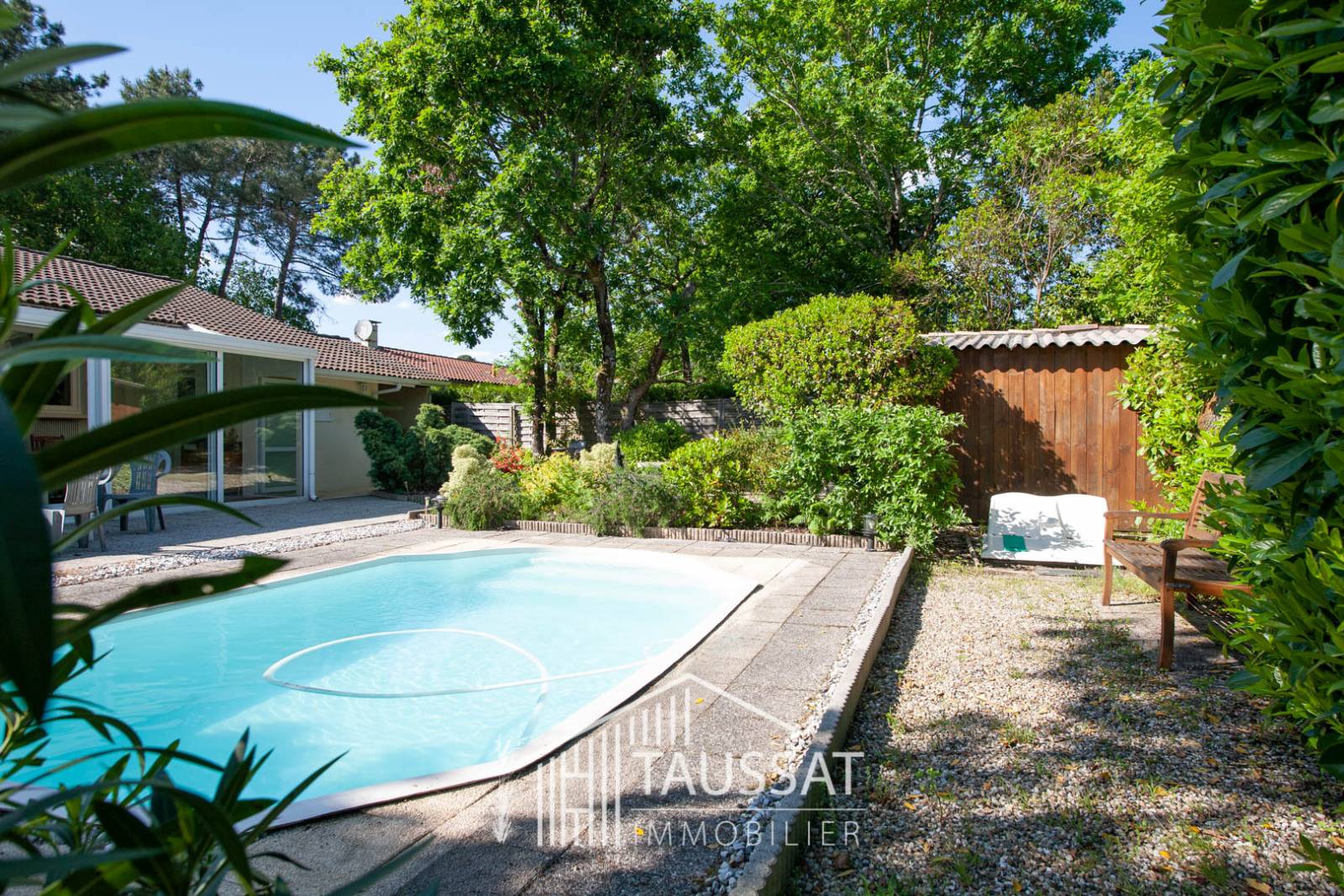 MAISON 3 CHAMBRES AVEC PISCINE - CASSY