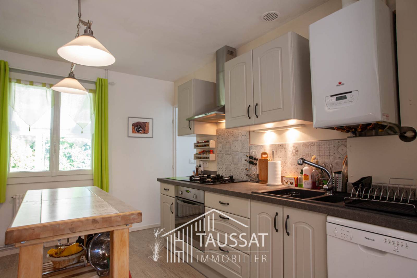 MAISON 3 CHAMBRES AVEC PISCINE - CASSY