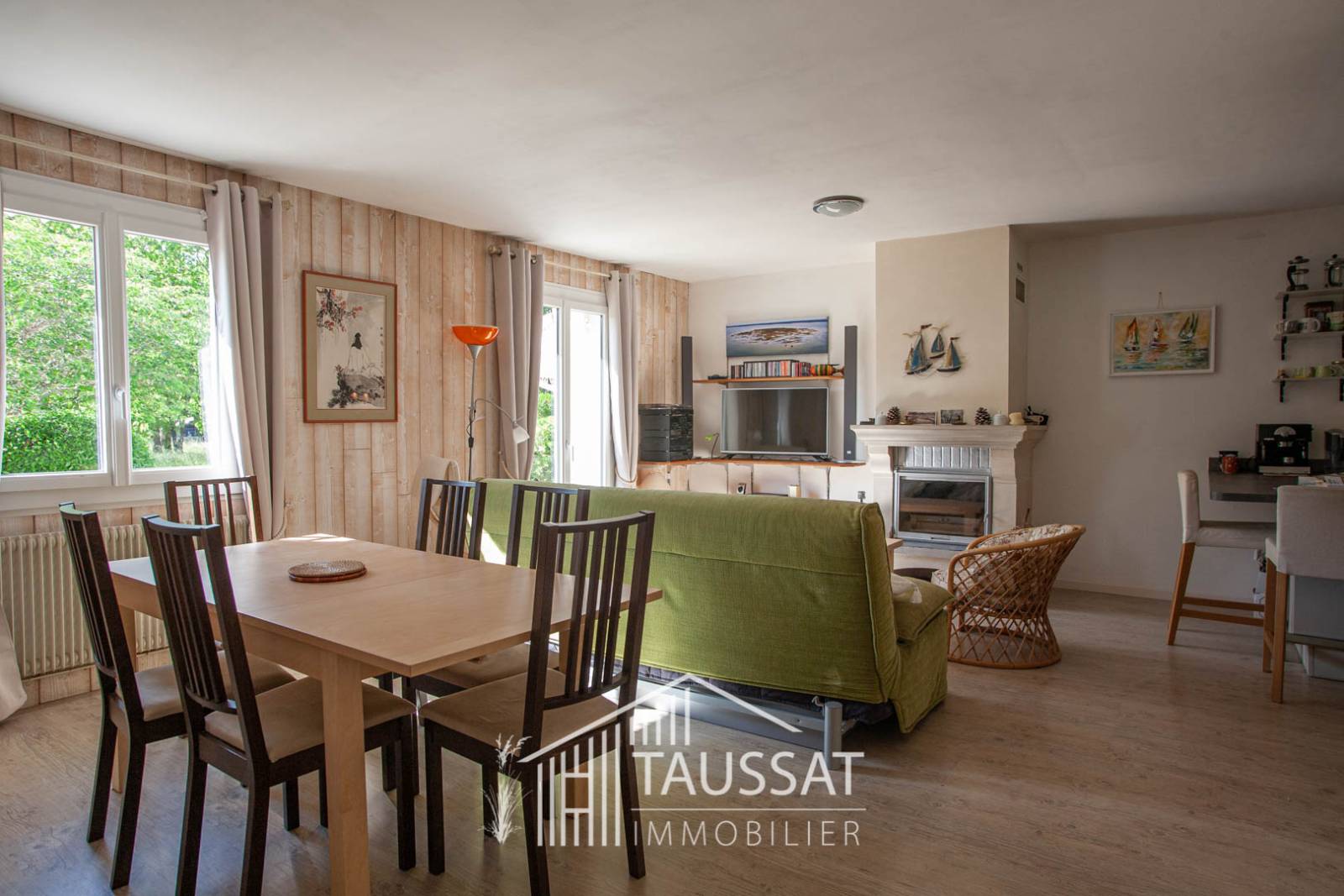 MAISON 3 CHAMBRES AVEC PISCINE - CASSY