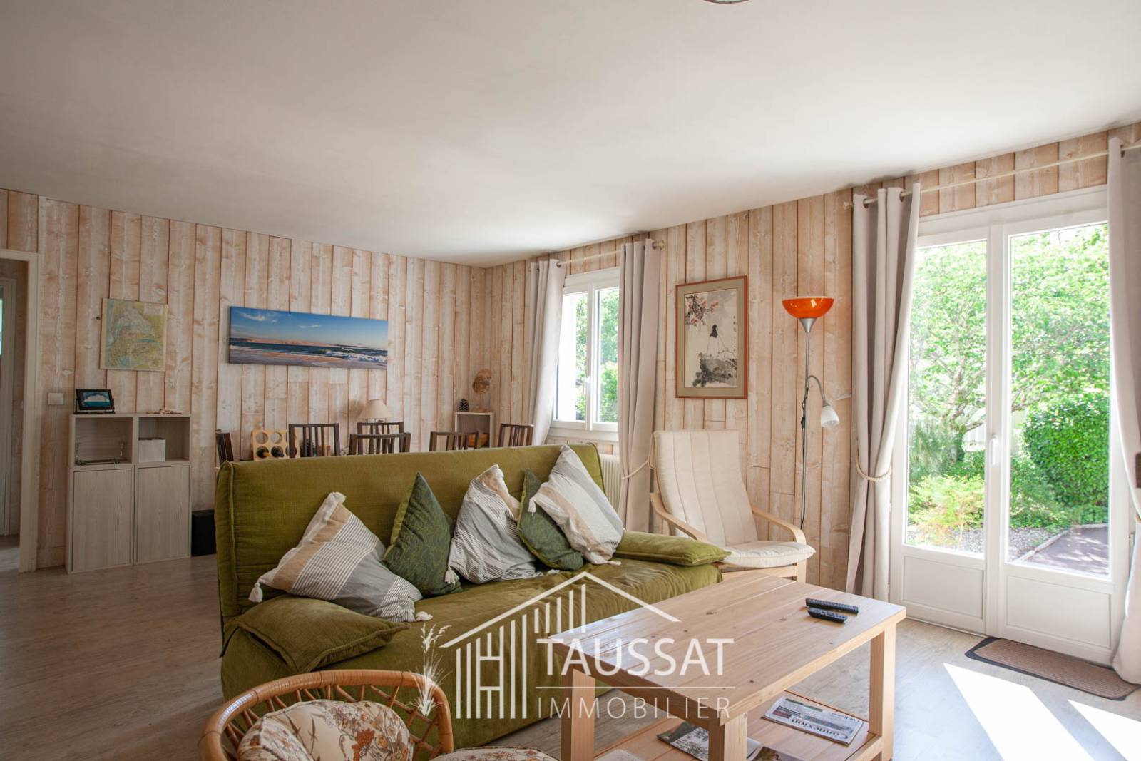 MAISON 3 CHAMBRES AVEC PISCINE - CASSY