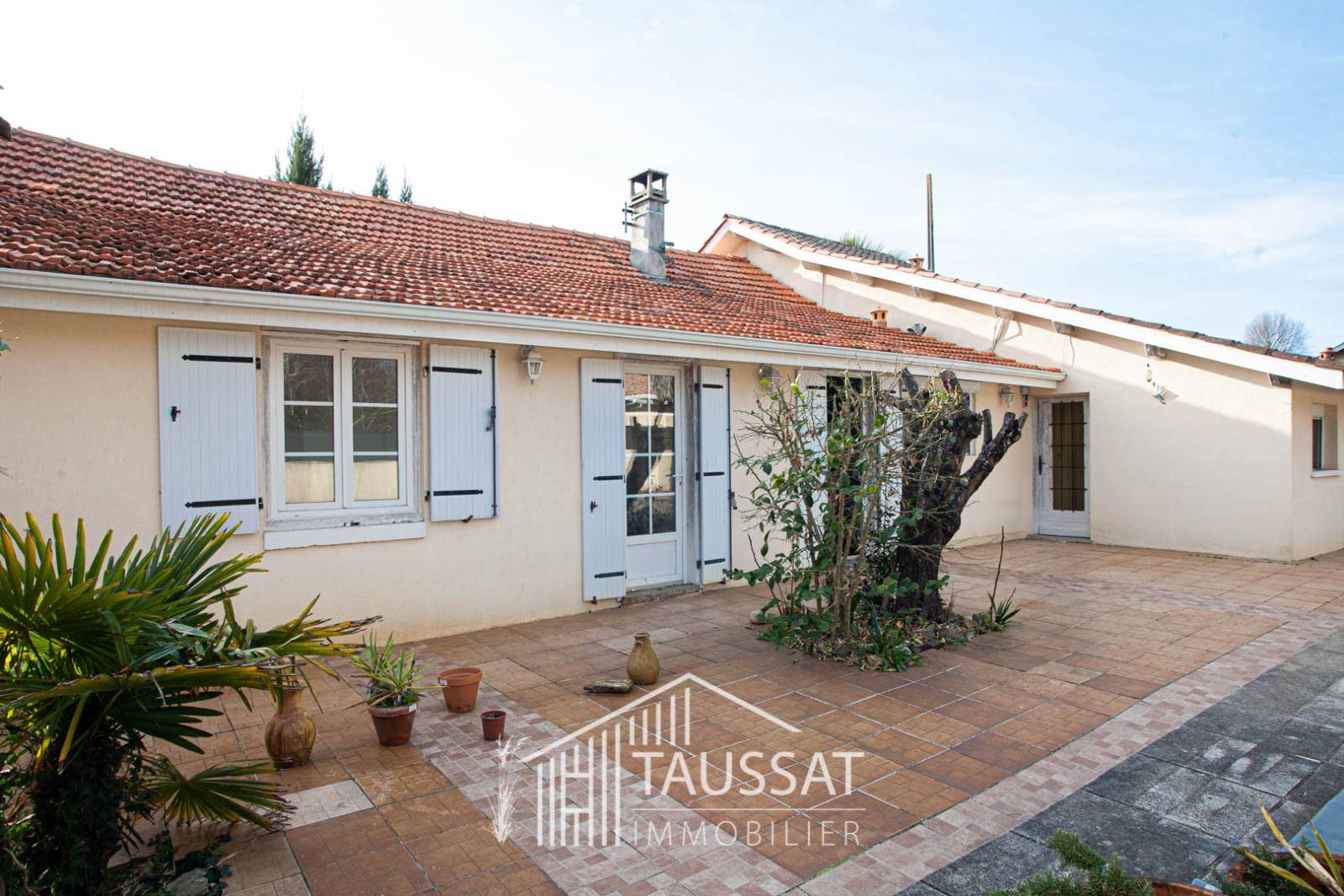 Maison Arcachonnaise de 131 m² à vendre à Taussat, avec piscine et jardin sur parcelle de 623 m²