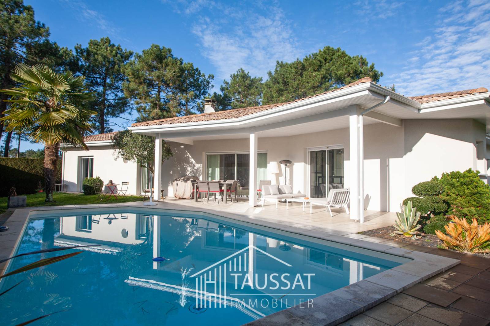 VILLA 4 CHAMBRES AVEC PISCINE _ GOLF DE CASSY