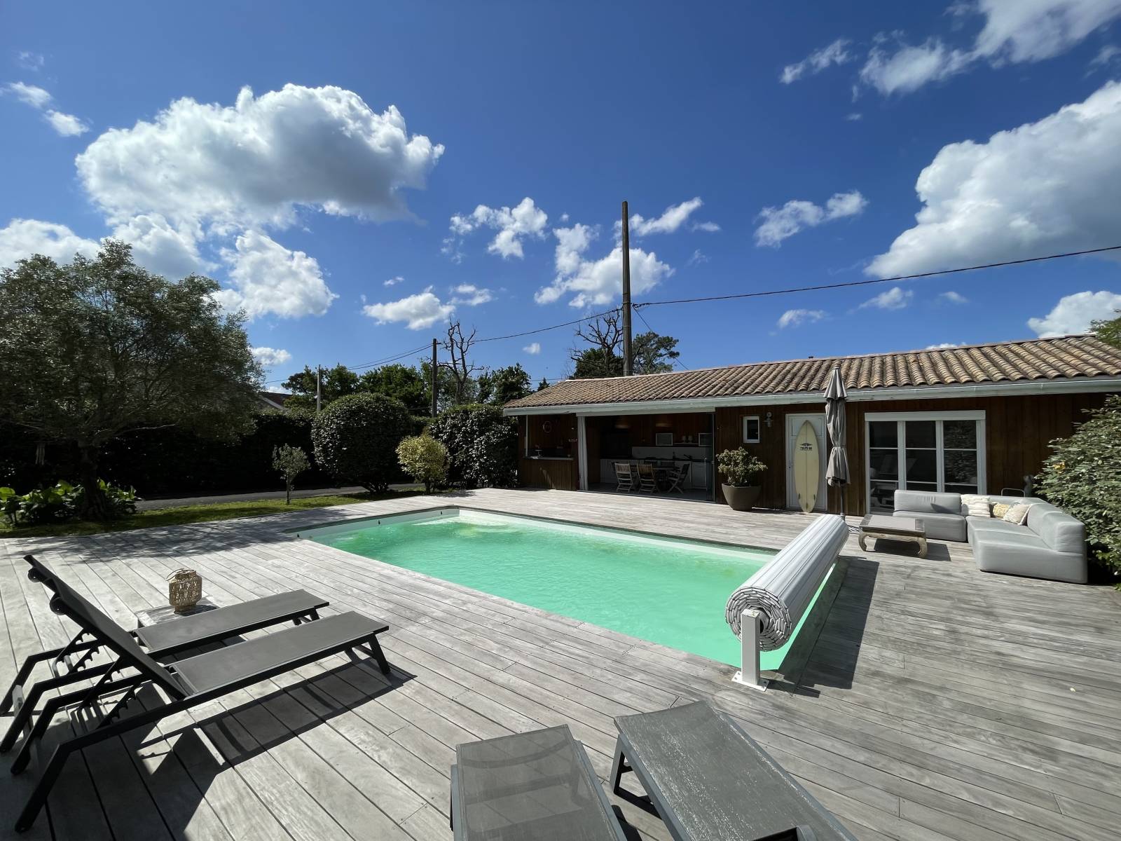 Maison à vendre à Taussat les Bains : Piscine 8x4 m et pool-house équipé dans une propriété proche du Bassin d'arcachon