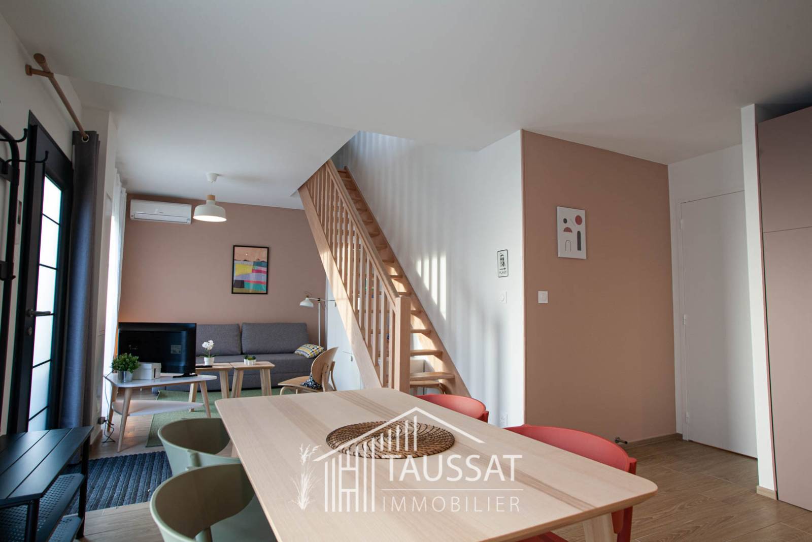 APPARTEMENT MEUBLE T2 EN DUPLEX-CASSY CENTRE