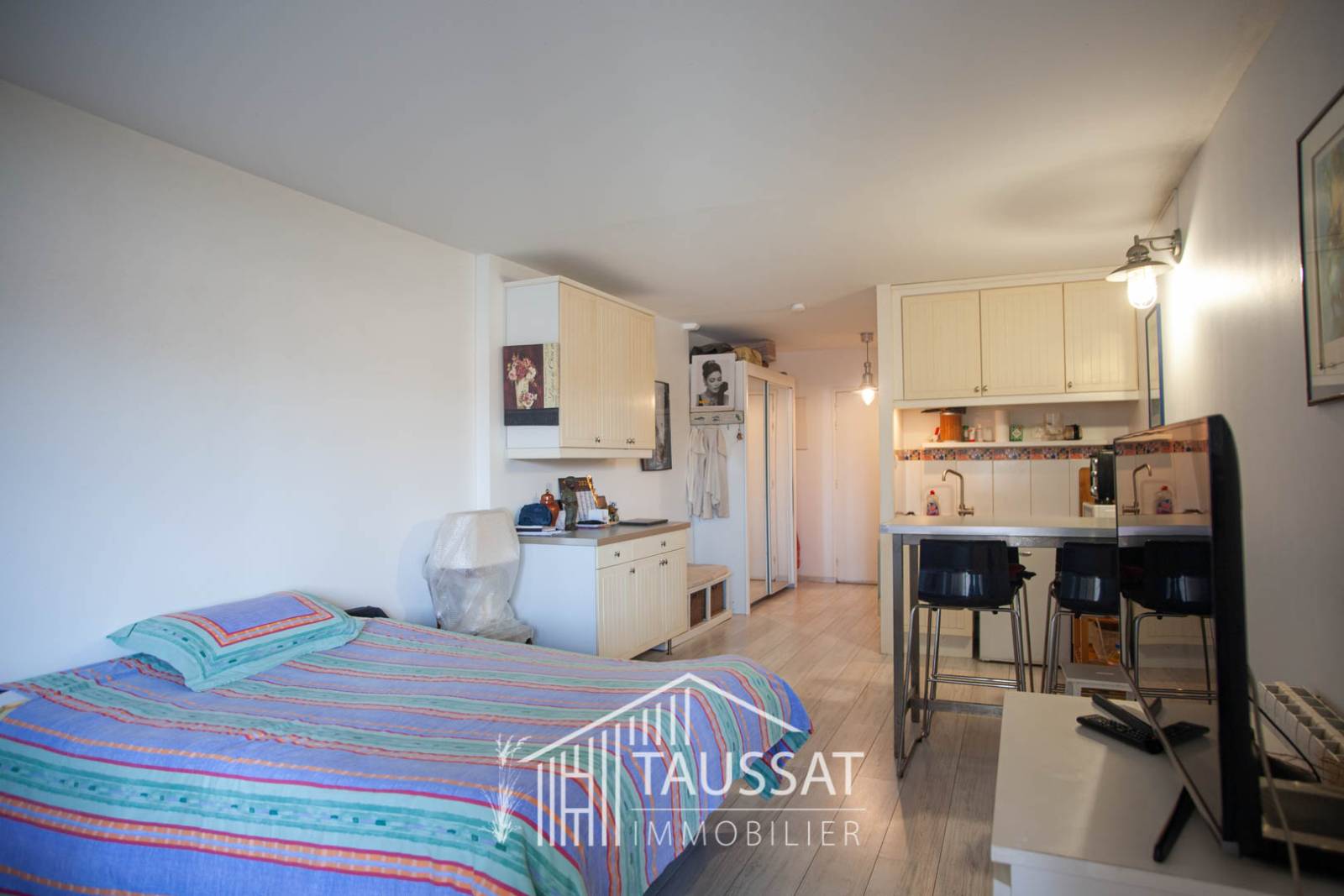 STUDIO PROCHE PLAGE ET COMMERCES- PORT DE  CASSY