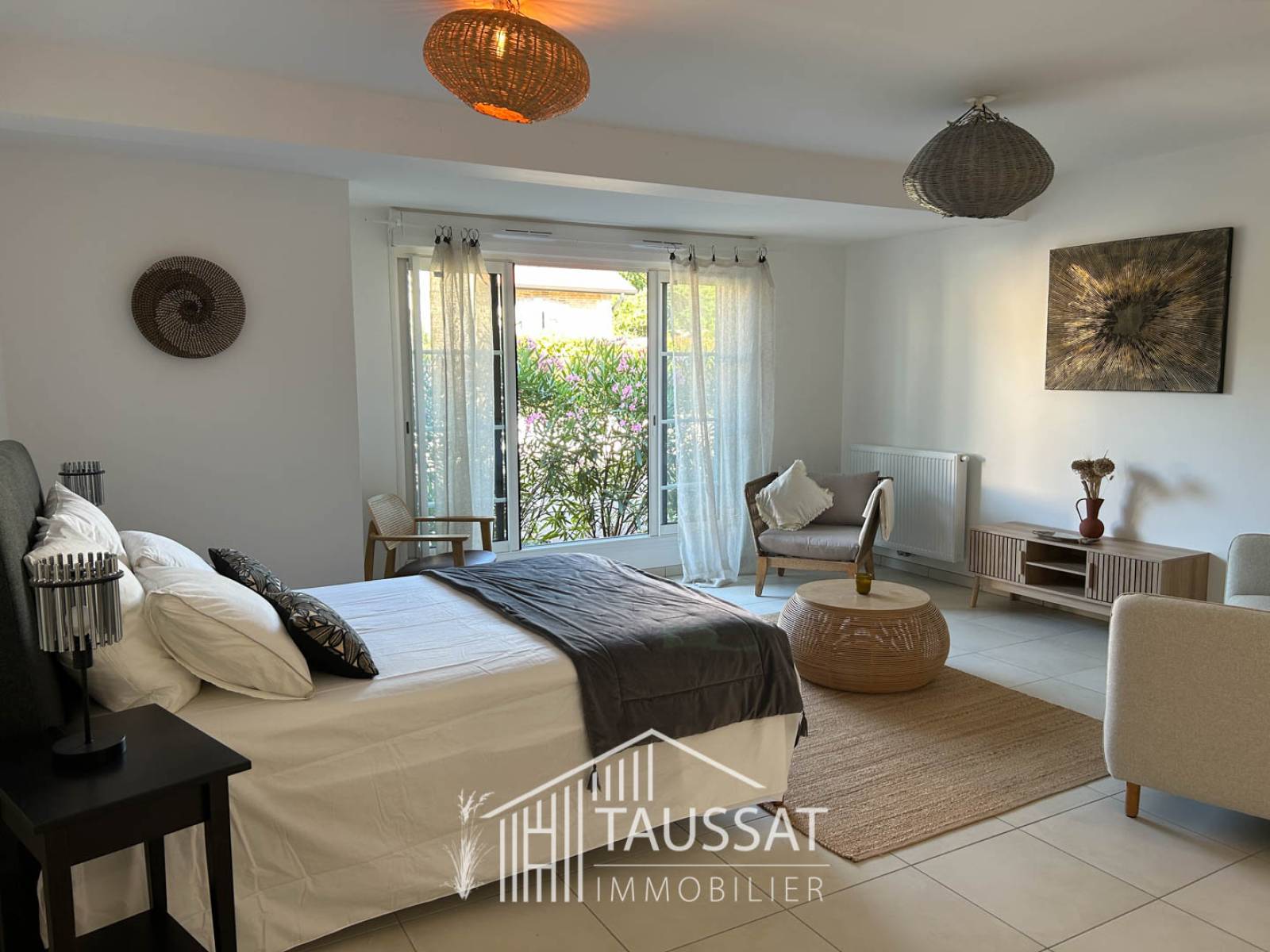 Grand studio lumineux de 39 m² à vendre en rez-de-chaussée dans une résidence de standing à Taussat