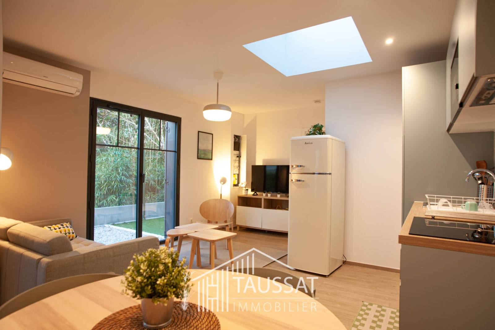 A LOUER T2 BIS MEUBLE AVEC JARDINET - CASSY CENTRE