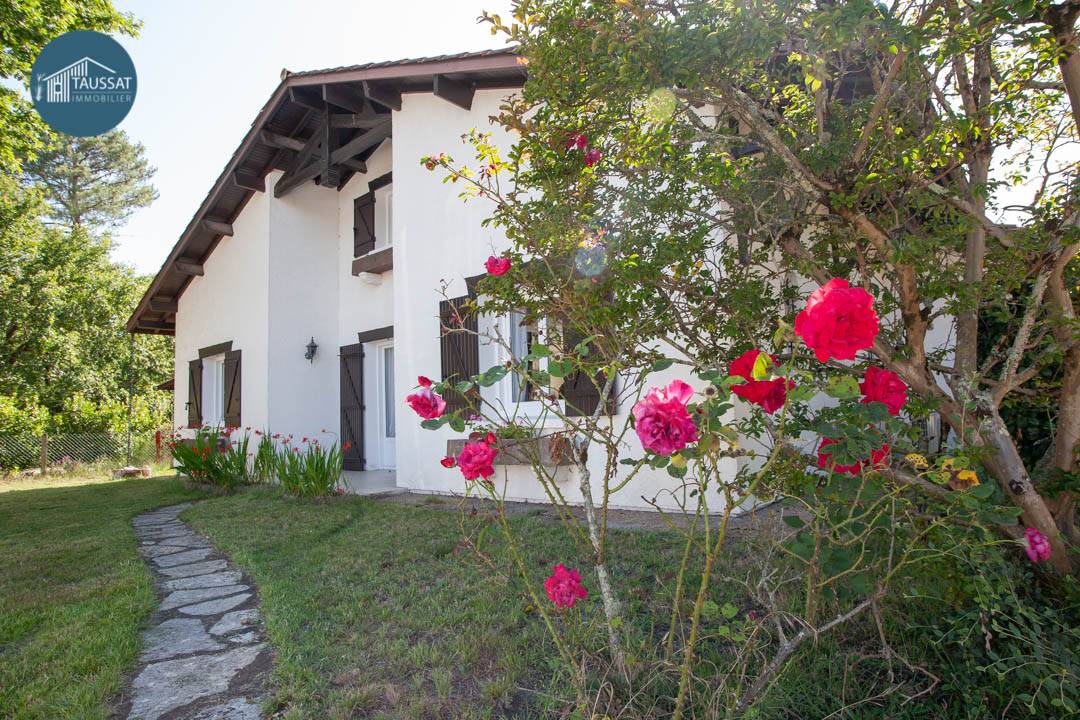 MAISON TYPE LANDAISE 4 CHAMBRES AVEC GARAGE ET PISCINE - VENDUE LANTON CASSY 