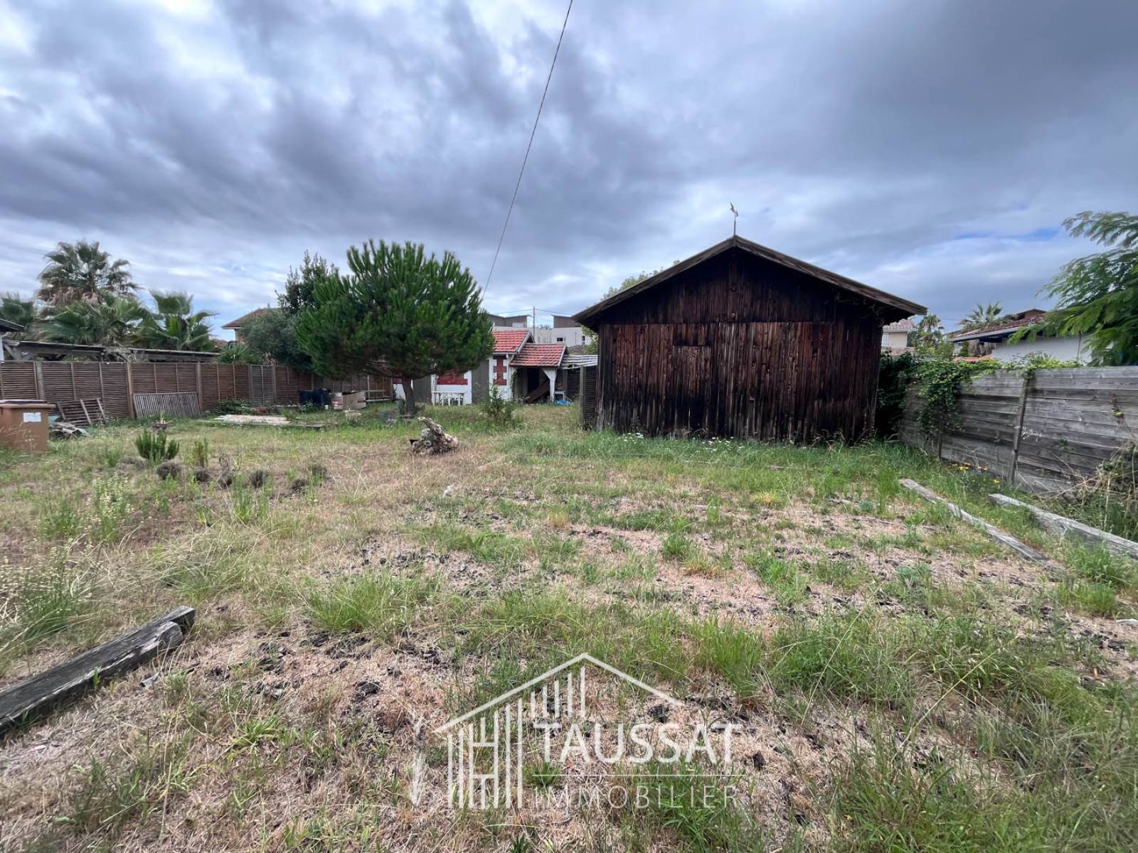 TERRAIN CONSTRUCTIBLE AVEC DEPENDANCE _ LA TESTE DE BUCH