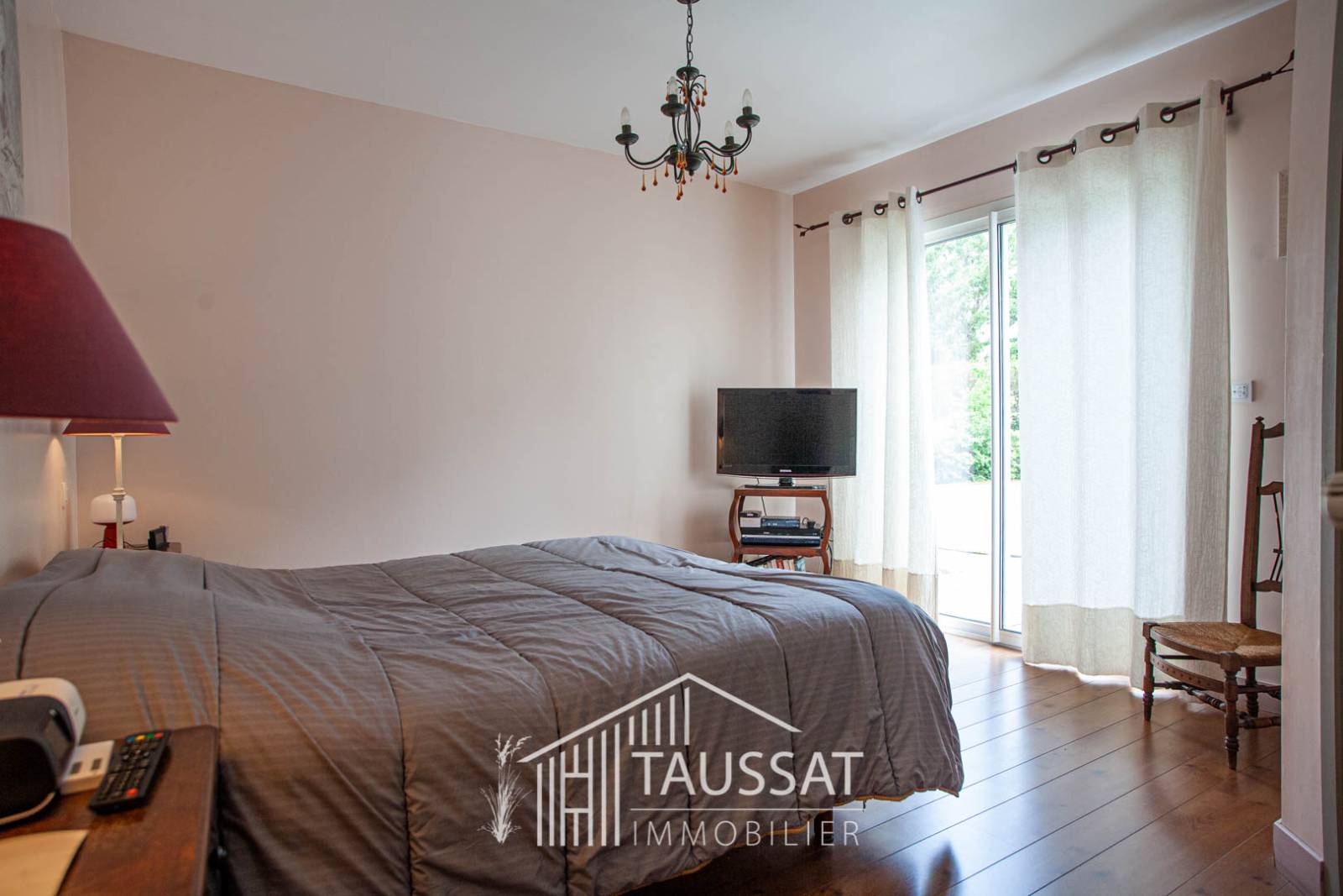 MAISON 183 m2 sur 1772 m2 AVEC PISCINE ET GARAGE - CASSY