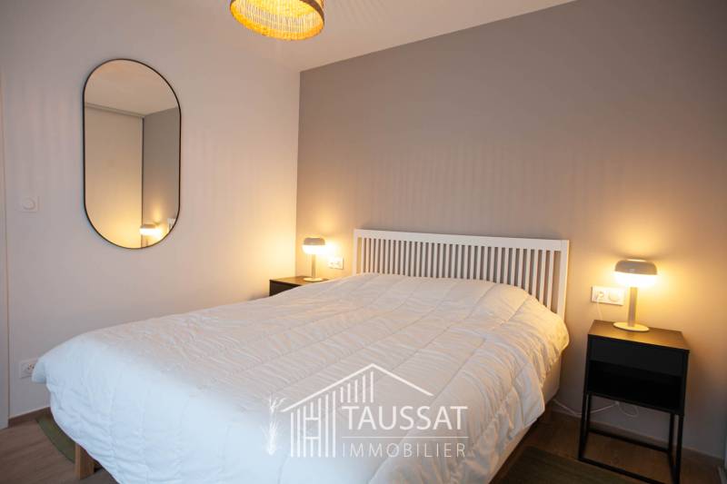 A LOUER T2 BIS MEUBLE AVEC JARDINET - CASSY CENTRE