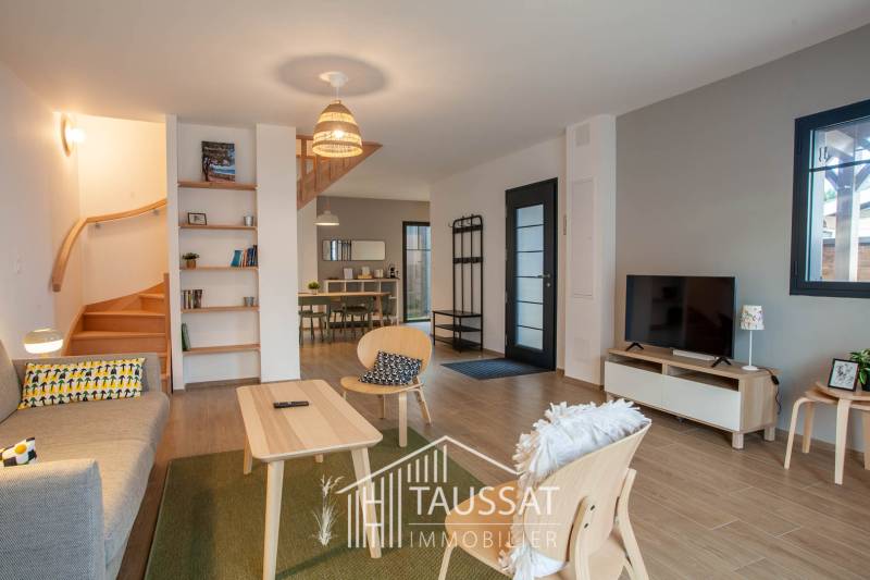 A LOUER MAISON DE VILLE T4 MEUBLEE - CASSY CENTRE